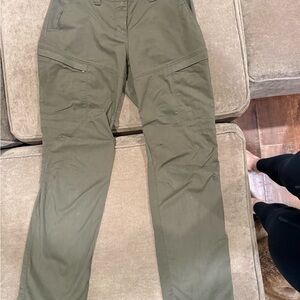 Women’s 5.11 size 6 APEX Green Pants